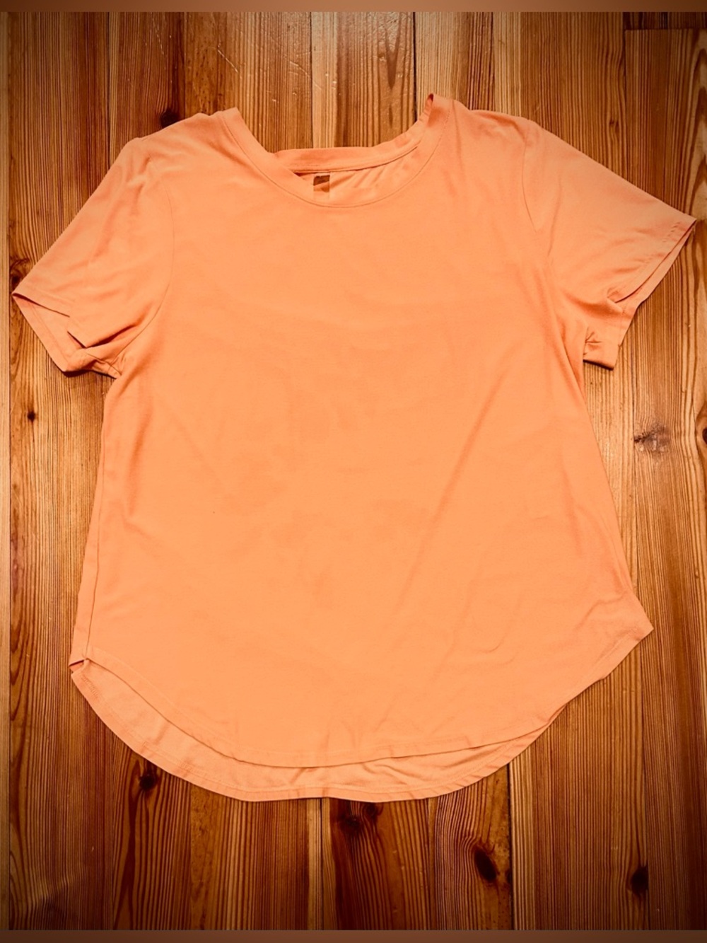 Beyond Yoga “Featherweight on the Down Low” Tee in Beautiful ORANGE/PEACH color